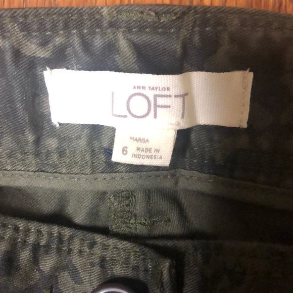 LOFT Camo Floral Pants - Picture 3 of 5